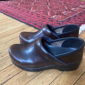 Dansko professional brown clogs